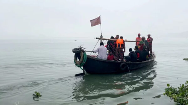 মেঘনায় ট্রলারডুবির ঘটনায় ৪ জনের মরদেহ উদ্ধার, নিখোঁজ আরও ৪