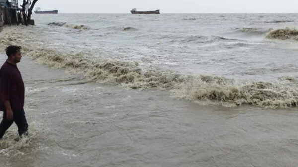 গভীর নিম্নচাপে পরিণত হয়েছে ঘূর্ণিঝড় রেমাল