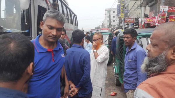 ঈদের আমেজ শেষে ঢাকামুখী মানুষের ভিড়