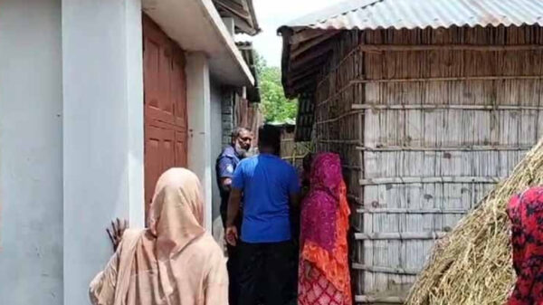 শোবার ঘরে হাত মোড়ানো প্রবাসীর স্ত্রীর নিথর দেহ, লাপাত্তা কথিত মামা