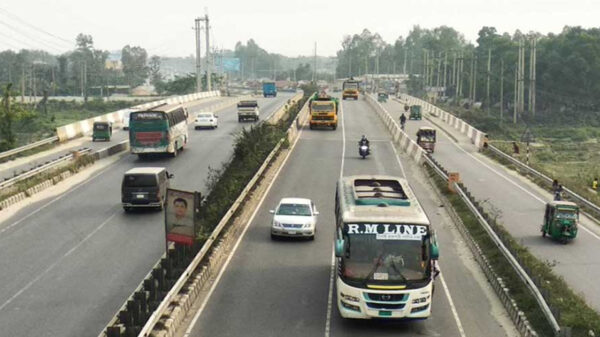 ঢাকা-টাঙ্গাইল-বঙ্গবন্ধু সেতু মহাসড়কে ৮ ঘণ্টা পর যান চলাচল স্বাভাবিক