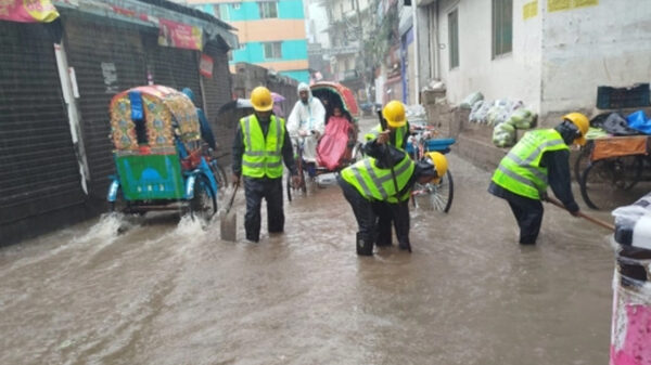 ঢাকার পানি সরাতে কাজ করছে ডিএনসিসির ৫ হাজার কর্মী