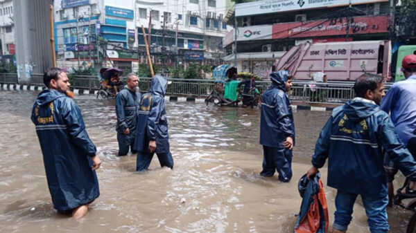 জলাবদ্ধতা নিরসনে কাজ করছে ডিএসসিসির ১০০ টিম