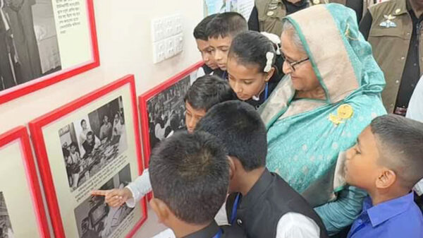 বঙ্গবন্ধুর বাল্যকালের স্কুলে প্রধানমন্ত্রী