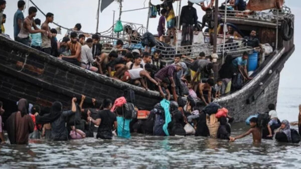 সেন্টমার্টিনে মিয়ানমারের ২ সেনা, ৩১ রোহিঙ্গার অনুপ্রবেশ