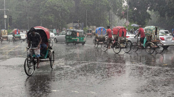 সারা দেশে মাঝারি থেকে ভারি বৃষ্টির আভাস, সামনে আরও বাড়বে