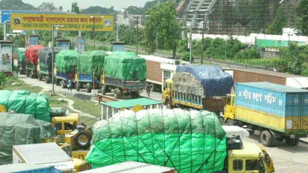 ৪ দিন পর বেনাপোলে আমদানি-রফতানি শুরু