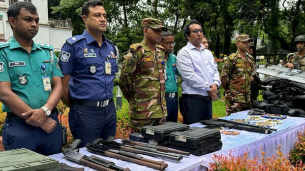 গাজীপুরে লুট হওয়া অস্ত্র গোলাবারুদ হস্তান্তর করলো সেনাবাহিনী