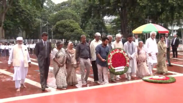 কেন্দ্রীয় শহিদ মিনারে অন্তর্বর্তীকালীন সরকারের উপদেষ্টাদের শ্রদ্ধা