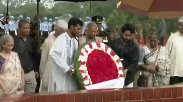 জাতীয় স্মৃতিসৌধে অন্তর্বর্তী সরকারের শ্রদ্ধা