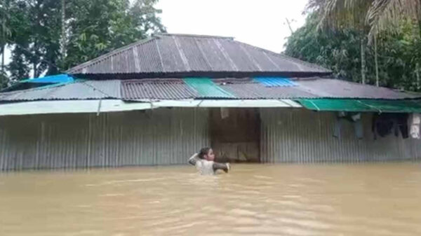 টানা বর্ষণ ও পাহাড়ি ঢলে কক্সবাজারে লক্ষাধিক মানুষ পানিবন্দি