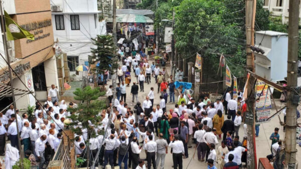 ঢাকা বারে বিএনপিপন্থি আইনজীবীদের বিক্ষোভ, লাঞ্ছিত আইন কর্মকর্তা