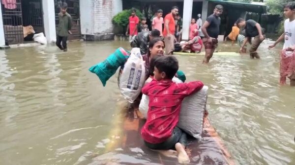 বানের পানি কিছুটা কমলেও দুর্ভোগ কমেনি