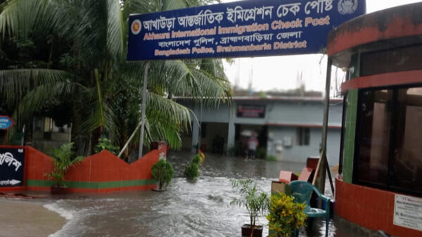 ভারতীয় পাহাড়ি ঢলে ডুবল সেতু, আখাউড়া-আগরতলায় যান চলাচল বন্ধ