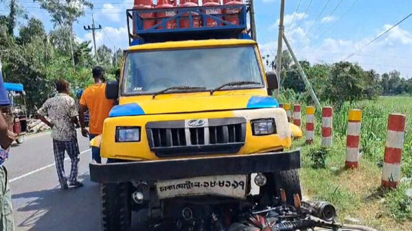 টাঙ্গাইলে কাভার্ডভ্যান-মোটরসাইকেলের সংঘর্ষ, কলেজছাত্র নিহত