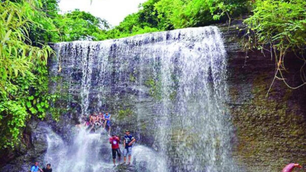 ঝরনার কূপে মিলল ২ পর্যটকের মরদেহ