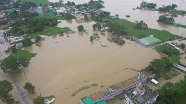 বন্যায় প্রাণ গেছে ১০ জনের