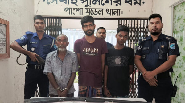 রাজবাড়ীতে যৌথবাহিনীর অভিযানে অস্ত্রসহ গ্রেপ্তার ৩