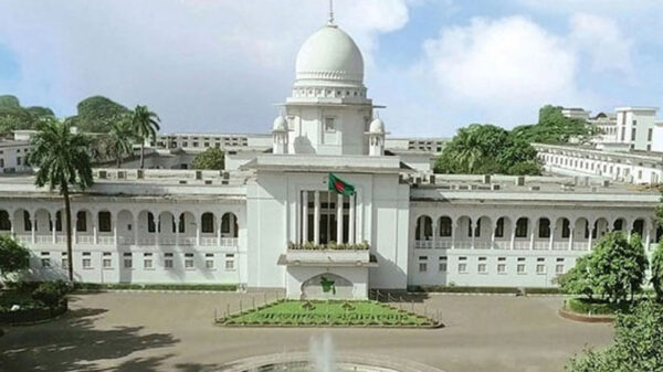 আইনজীবীকে হুমকি : বেঞ্চ ভেঙে দিলেন প্রধান বিচারপতি