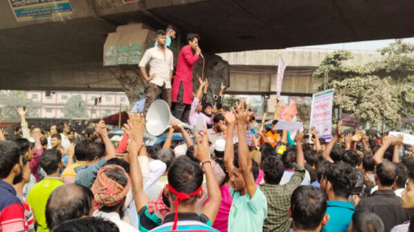 রাজধানীতে আজও ব্যাটারিচালিত রিকশাচালকদের সড়ক অবরোধ