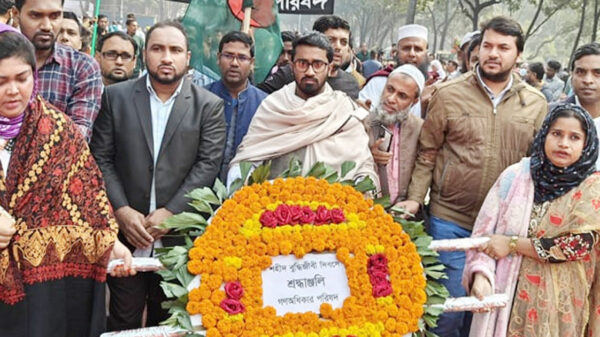 আ.লীগ জাতীয় পার্টির বেশে বুদ্ধিজীবী কবরস্থানে শ্রদ্ধা জানিয়েছে: রাশেদ খান 