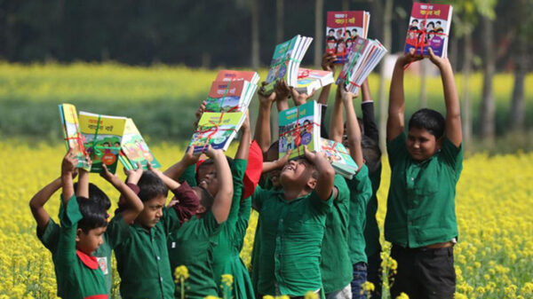 জানুয়ারিতেই পাঠ্যবই পাবে শিক্ষার্থীরা