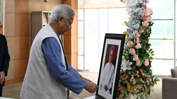 মনমোহনের প্রতি শ্রদ্ধা জানাতে ভারতীয় হাইকমিশনে প্রধান উপদেষ্টা