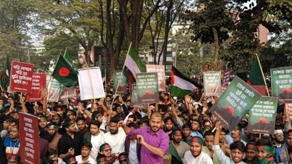 শহীদ মিনারে বিপ্লবীদের জনস্রোত, শেখ হাসিনার ফাঁসি দাবি