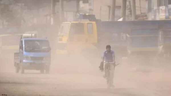 দূষিত বাতাসের শহরের তালিকায় দ্বিতীয় ঢাকা