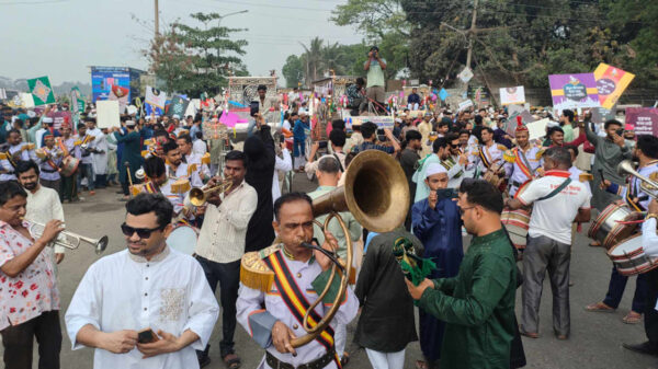 রাজধানীতে মোঘল আমলের কায়দায় ঈদ আনন্দ মিছিল শুরু