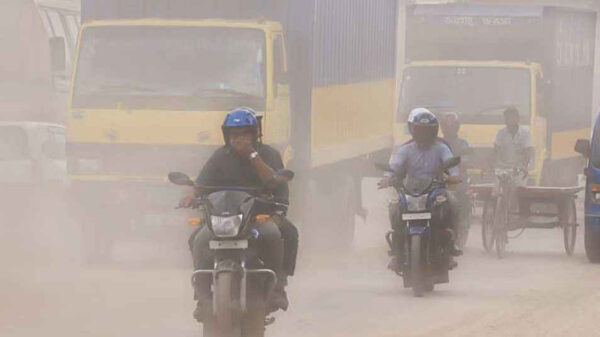 ঈদের ছুটিতেও বায়ুদূষণে শীর্ষ দশে ঢাকা