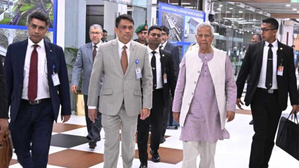কাতারের উদ্দেশে ঢাকা ছেড়েছেন প্রধান উপদেষ্টা