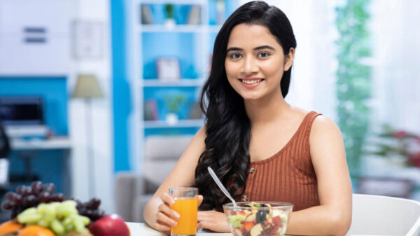 গরমে ত্বকের আর্দ্রতা বজায় রাখতে যেসব ফল খাবেন