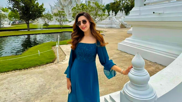 নজরকাড়া লুকে বিদ্যা সিনহা মিম