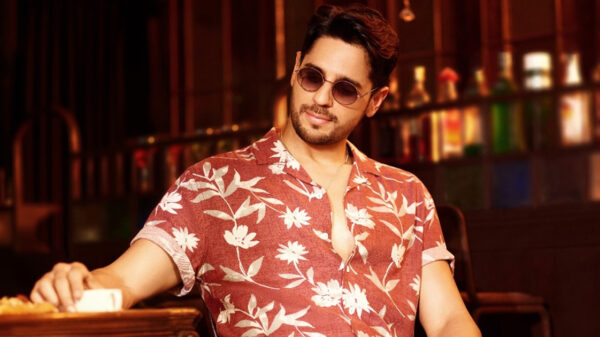 পাপারাজ্জিদের ওপর মেজাজ হারালেন সিদ্ধার্থ