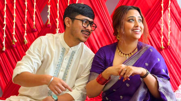 প্রেমিকার সঙ্গে বাগদান সারলেন পরিচালক নির্ঝর