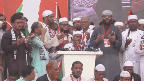 ফিলিস্তিনে শান্তি কামনায় মোনাজাতে কাঁদলেন লাখো মানুষ