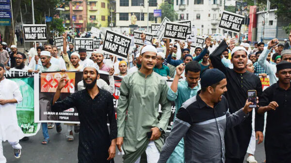 বিতর্কিত ওয়াকফ বিলের বিরুদ্ধে আন্দোলনে নামছে ভারতীয় মুসলিমরা