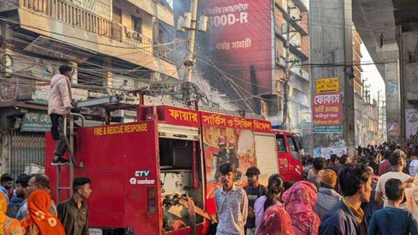 মিরপুরে ঝুট গুদামে আগুন