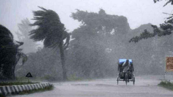সন্ধ্যার মধ্যে ৮ অঞ্চলে বজ্রবৃষ্টিসহ ঝড়ের আভাস