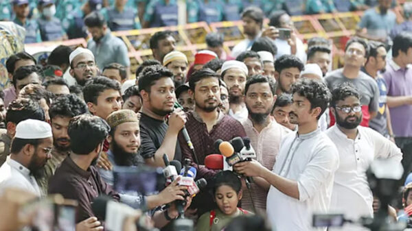 আ. লীগ নিষিদ্ধের দাবিতে রাজধানীতে টানা বিক্ষোভ, বাদ জুমা মহাসমাবেশের ঘোষণা