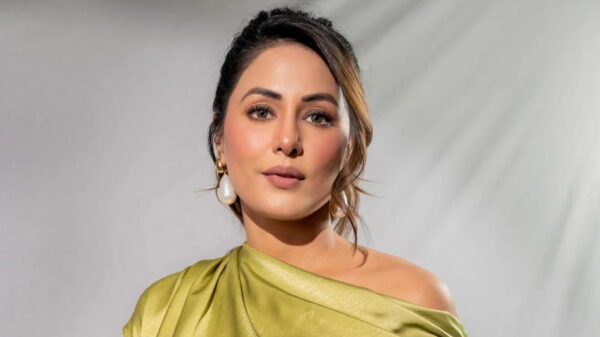 আমাকে আনফলো করুন, কিছুই বলব না: হিনা খান