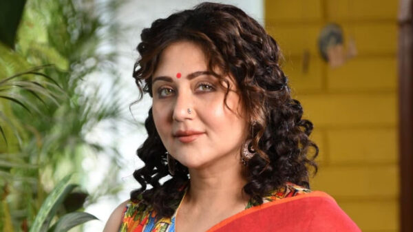 ক্রাশ খেয়ে সিনেমার নায়িকা হতে চাইলেন স্বস্তিকা!