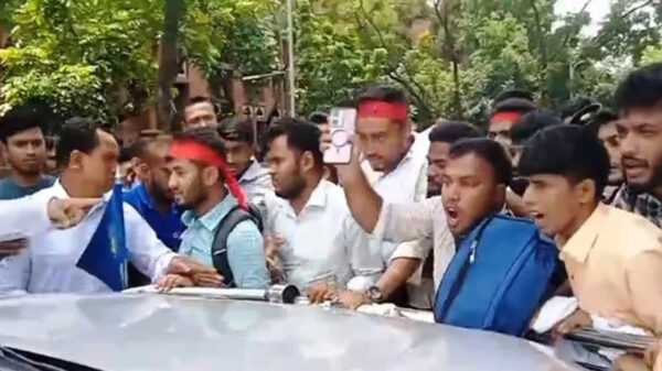 জাতীয় বিশ্ববিদ্যালয়ের ভিসির ওপর হামলা