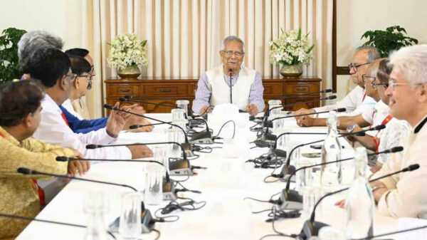 প্রধান উপদেষ্টার সঙ্গে বৈঠক করতে যমুনায় বিভিন্ন দলের নেতারা