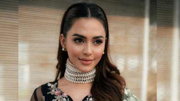 বিমানবন্দর থেকে নুসরাত ফারিয়া আটক