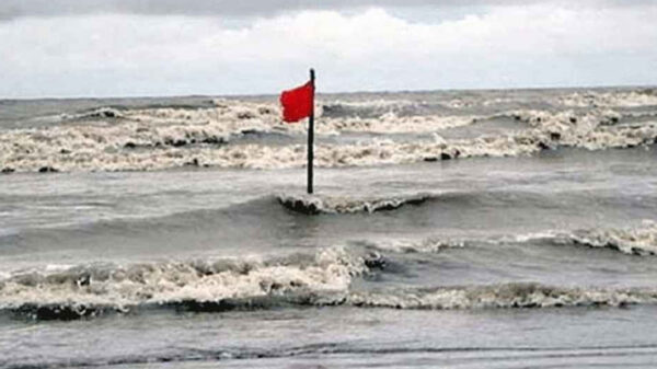 উত্তর-পশ্চিম বঙ্গোপসাগর ও তৎসংলগ্ন এলাকায় অবস্থানরত সুস্পষ্ট লঘুচাপটি ঘণীভূত হয়ে নিম্নচাপে পরিণত হয়েছে। যে কারণে দেশের সব সমুদ্র বন্দরকে ৩ নম্বর স্থানীয় সতর্ক সংকেত দেখাতে বলা হয়েছে। বৃহস্পতিবার (২৯ মে) সকালে এ তথ্য জানিয়েছে আবহাওয়া অধিদপ্তর।