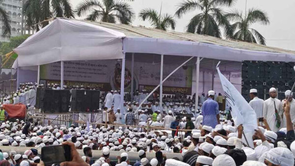 হেফাজতের মহাসমাবেশে নেতাকর্মীদের ঢল