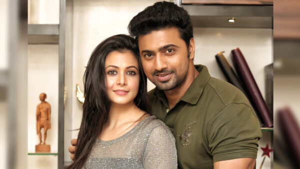 ‘দেব তিনটা প্যান্ট পরে কাঁপছে, আমি স্কার্ট পরেও হাসছি’