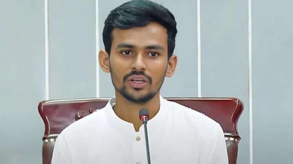 ঈদযাত্রা নির্বিঘ্ন করতে সরকার সচেষ্ট রয়েছে: আসিফ মাহমুদ
